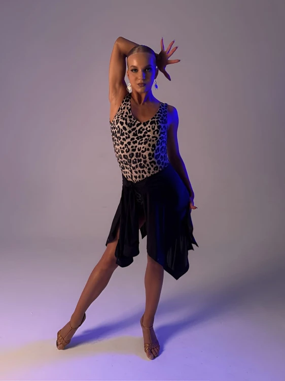 body black basic leo frontowy.jpg